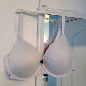 Brand New Victoria's Secret Pink wear everywhere lightly lined 36D bra.